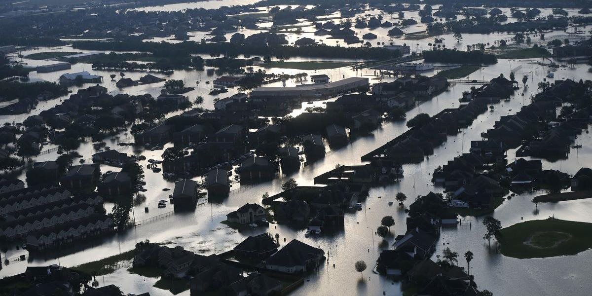 FOTO + VIDEO Hurikán Harvey v Texase vážne poškodil viac ako 37-tisíc domov