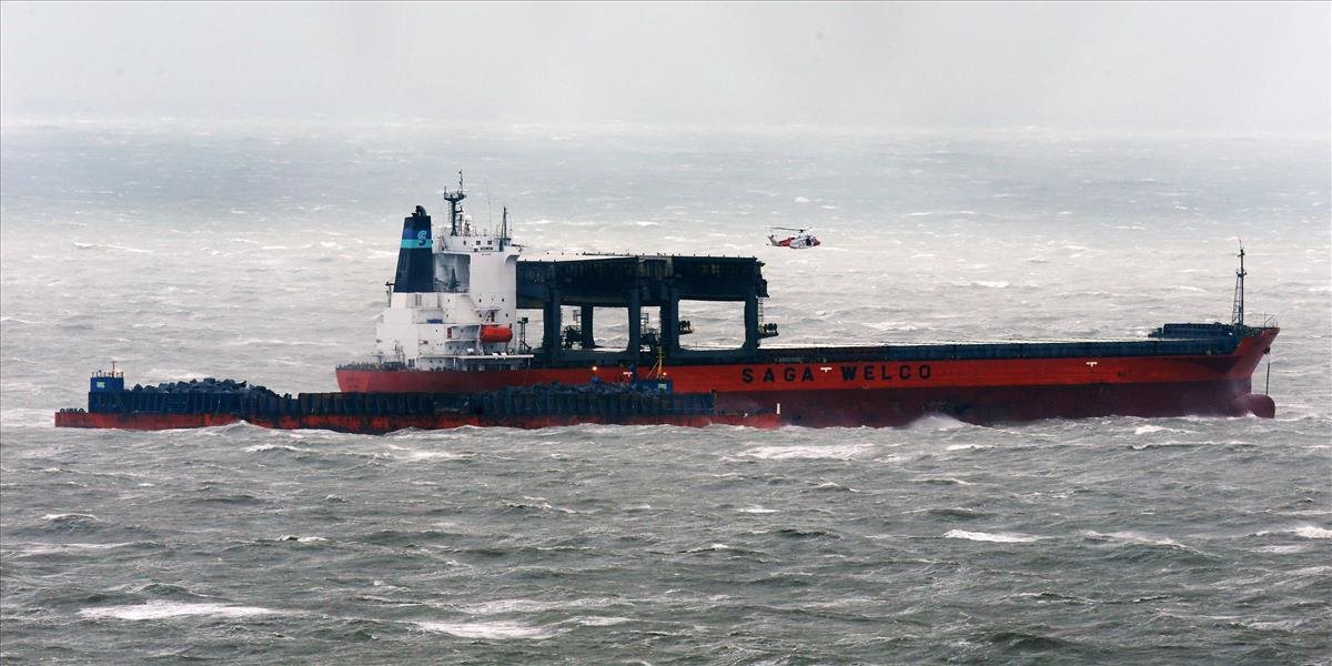 V Ománe sa potopila nákladná loď: Všetkých 20 námorníkov zachránili