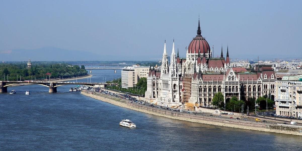 Slovenské firmy odchádzajú podnikať do Maďarska, dôvodom sú oveľa nižšie dane ako u nás