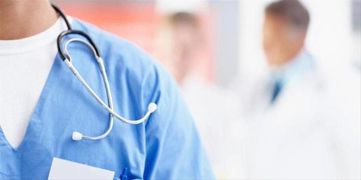 Vo Fakultnej nemocnici v Nitre zadržali lekára pri preberaní úplatku
