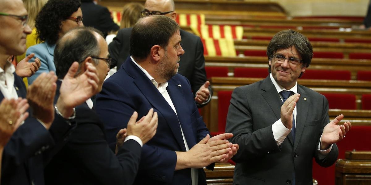 Katalánsky parlament schválil návrh zákona týkajúci sa referenda o nezávislosti