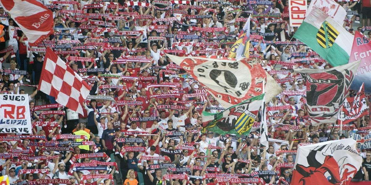 FIFA začala vyšetrovanie správania nemeckých fanúšikov v Prahe