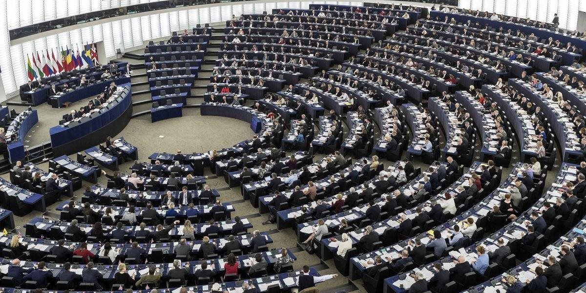 Európsky parlament by mal mať po brexite len 700 poslancov