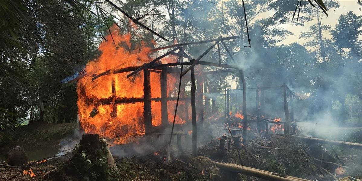 Zverejnili satelitné zábery spáleného Mjanmarska, vypálených je najmenej 450 domov