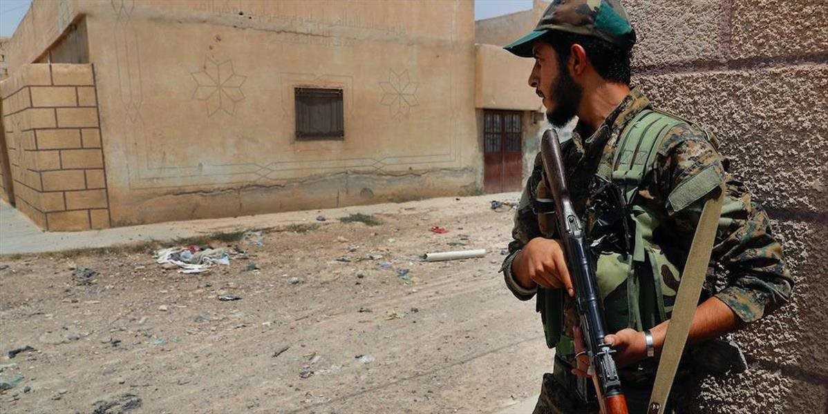 Povstalci podporovaní USA začali vlastnú operáciu proti IS na východe Sýrie