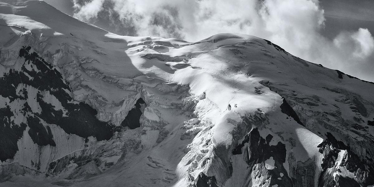 Vo Švajčiarsku hrozilo, že sa zosunie ľadovec: Museli evakuovať 222 ľudí