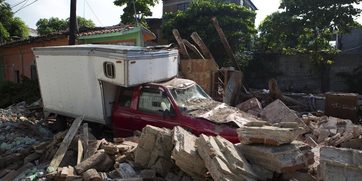 Počet obetí zemetrasenia v Mexiku sa zvýšil na 90