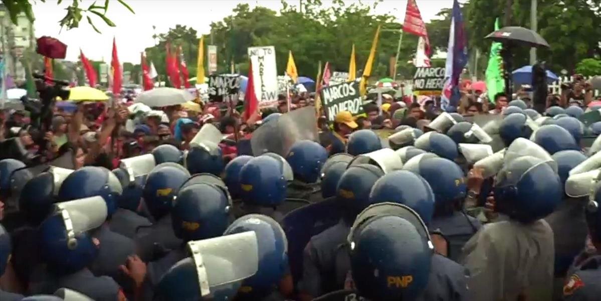 VIDEO Tisíce Filipinčanov protestovali proti narodeninovým oslavám diktátora Marcosa