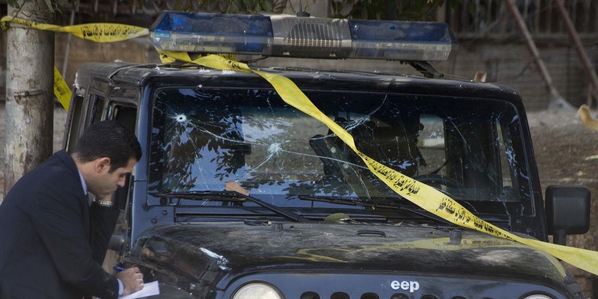 AKTUALIZOVANÉ Pri útoku militantov na policajný konvoj zahynulo na Sinaji najmenej 18 osôb