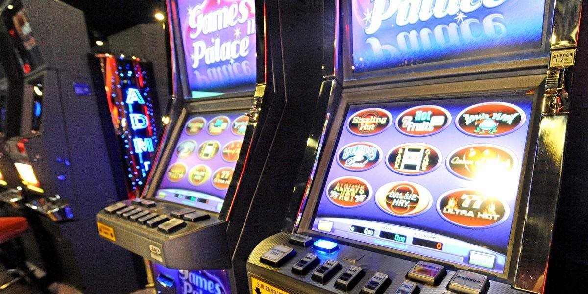 Bývalá gamblerka sa súdi s kasínom a s výrobcom hracích automatov