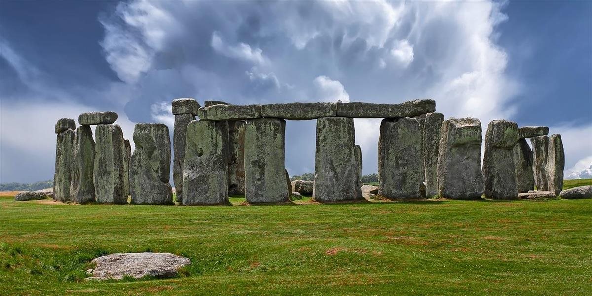 Britské úrady schválili vybudovanie cestného tunela popod Stonehenge