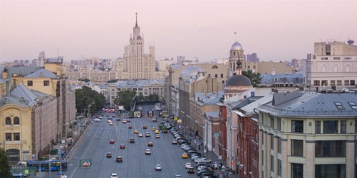 V Moskve pre bombové hrozby opäť evakuovali desiatky tisíc ľudí