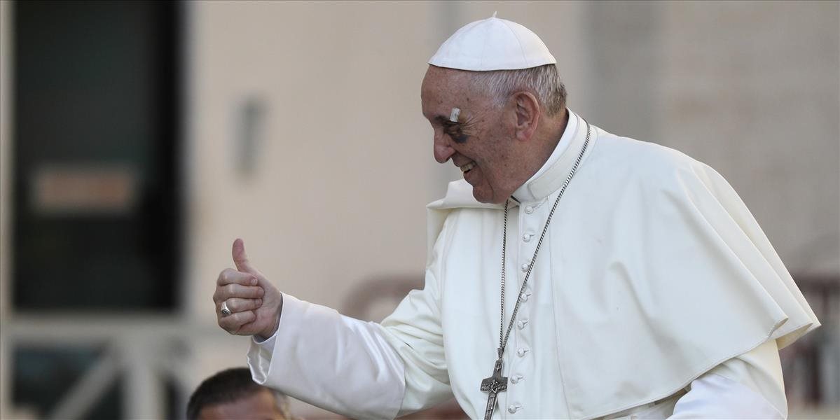 FOTO Pápež František dostal počas audiencie netradičný dar, čo s ním asi bude robiť?