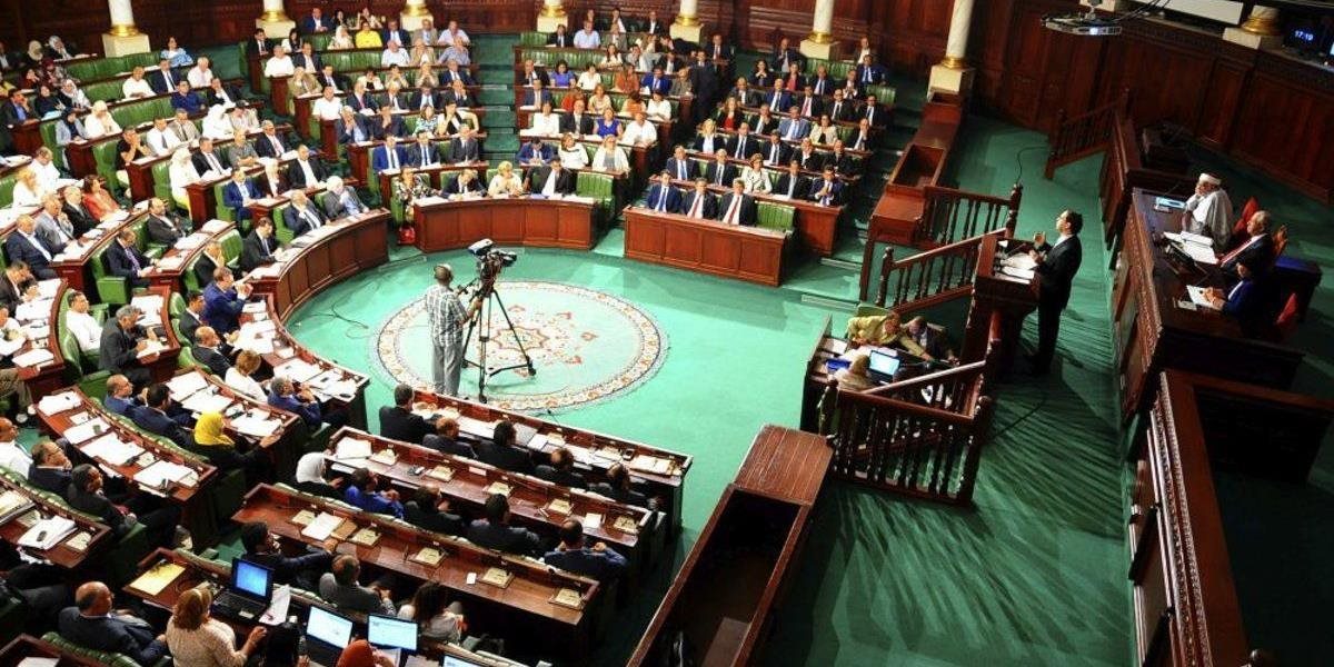 Parlament v Tunisku prijal sporný zákon, ktorý omilostí ľudí spojených s korupciou