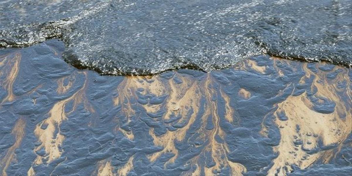 Ropa z potopeného tankera znečistila aténske pláže