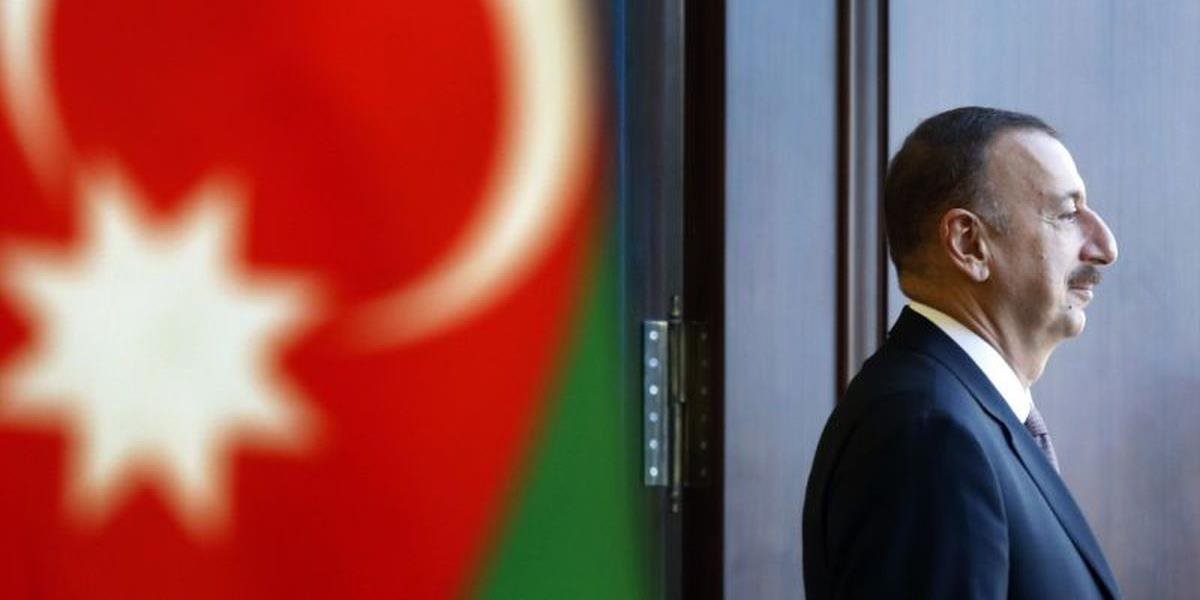 Českí politici sa objavili na výplatnej listine Azerbajdžanu