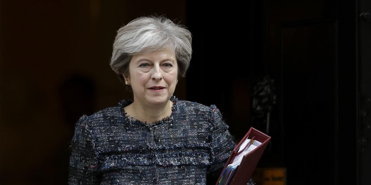 Premiérka zvolala krízové rokovanie vlády, starosta Londýna vyzýva na pokoj