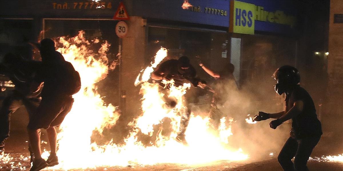 Demonštráciu k výročiu vraždy gréckeho rapera sprevádzali zrážky s políciou
