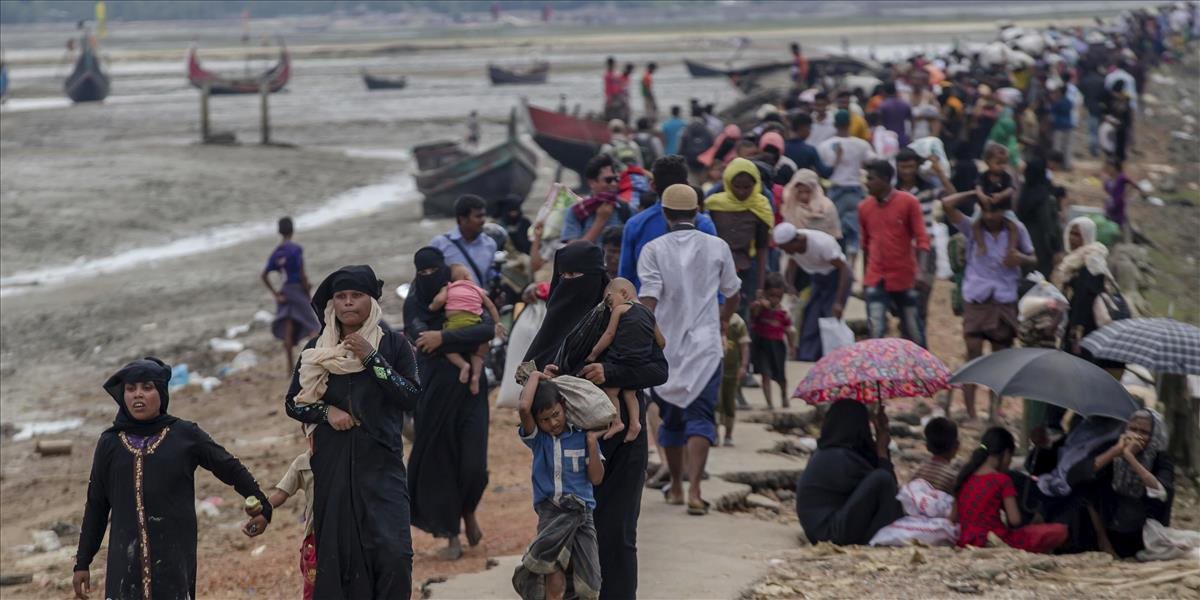 Bangladéš obmedzuje pohyb utečencov z Mjanmarska a začína očkovať ich deti