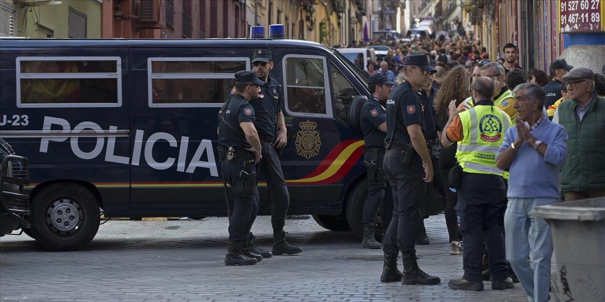 Polícia v Katalánsku pátra po poschovávaných letákoch a urnách na hlasovanie