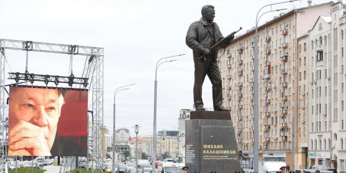 V Moskve odhalili pamätník Michailovi Kalašnikovovi