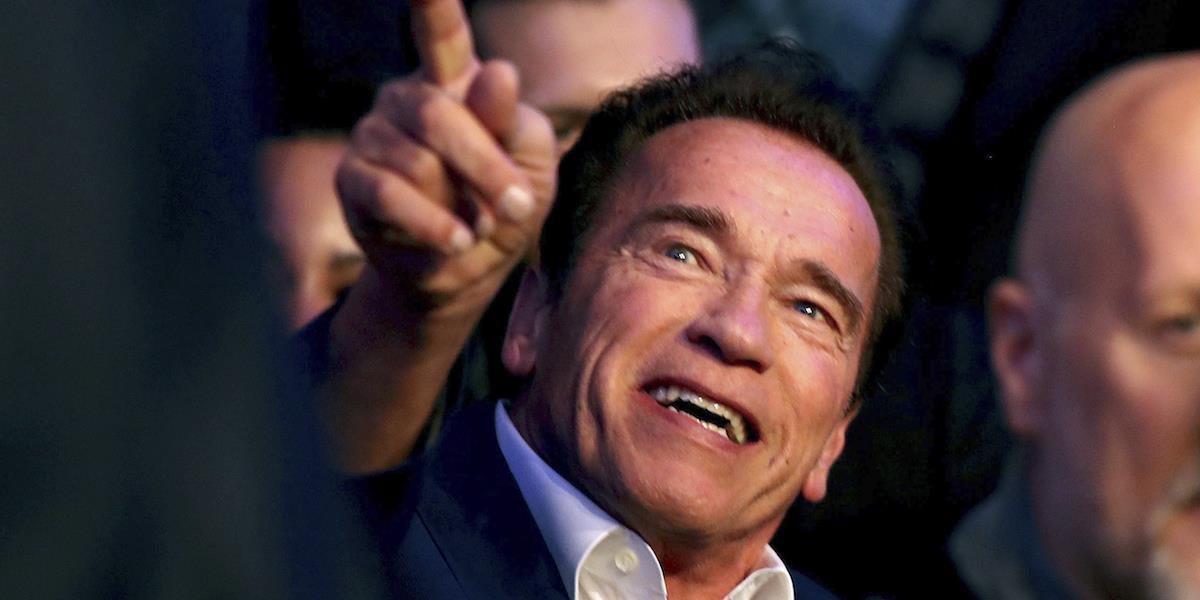 VIDEO Arnold Schwarzenegger si zahral na organe v passauskom dóme