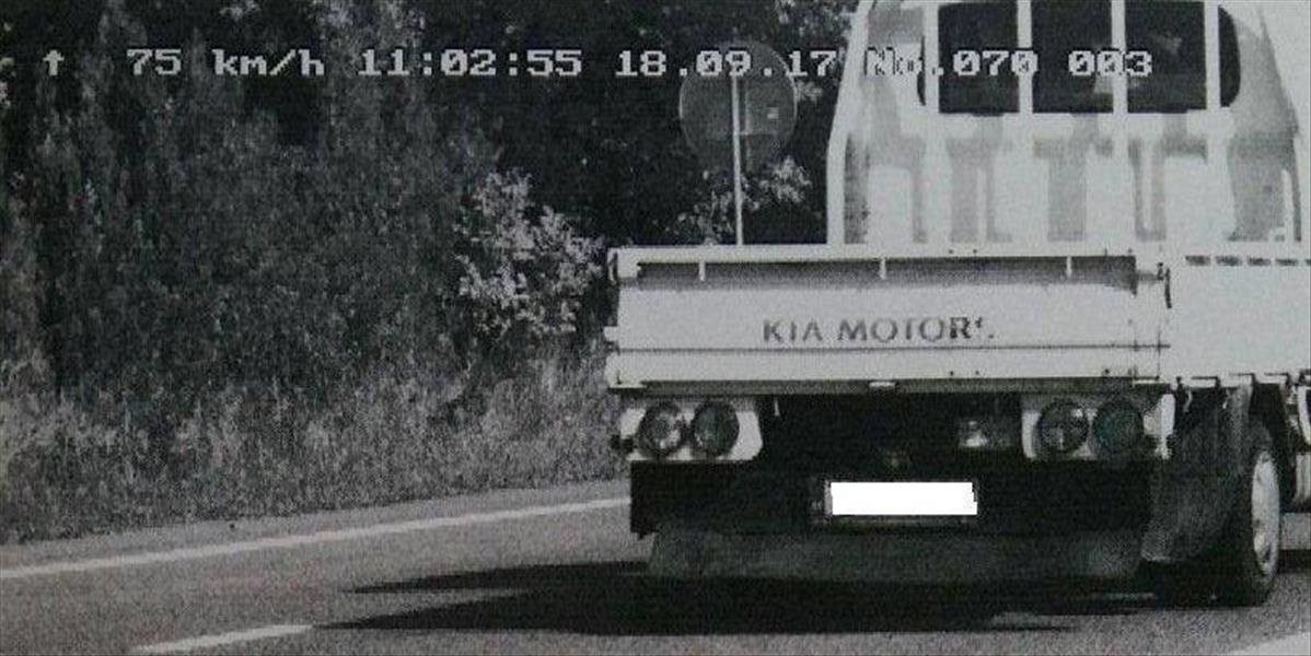 Poriadne opitý šofér nákladného auta preletel obcou: Dychová skúška ukázala alarmujúce hodnoty