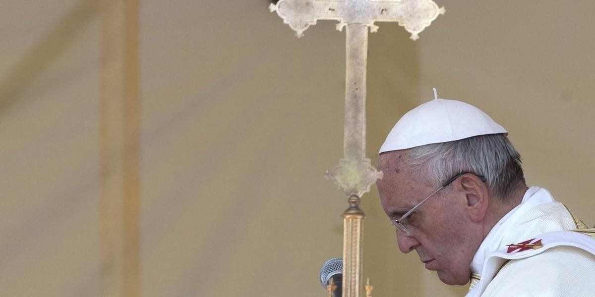 Cirkev reagovala na zneužívania detí jej členmi neskoro, priznal pápež