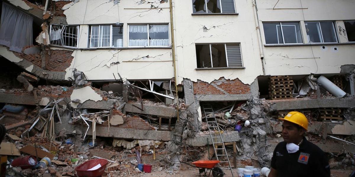 Počet obetí zemetrasenia v Mexiku stúpol na 286