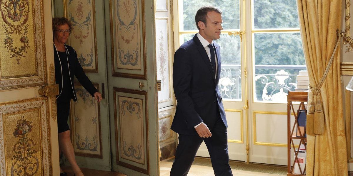 Prezident Macron nemá dôvod na radosť, jeho centristická strana utrpela porážku vo voľbách do Senátu