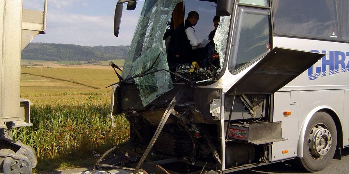 V Alpách havaroval autobus s Francúzmi, štyria ľudia utrpeli zranenia