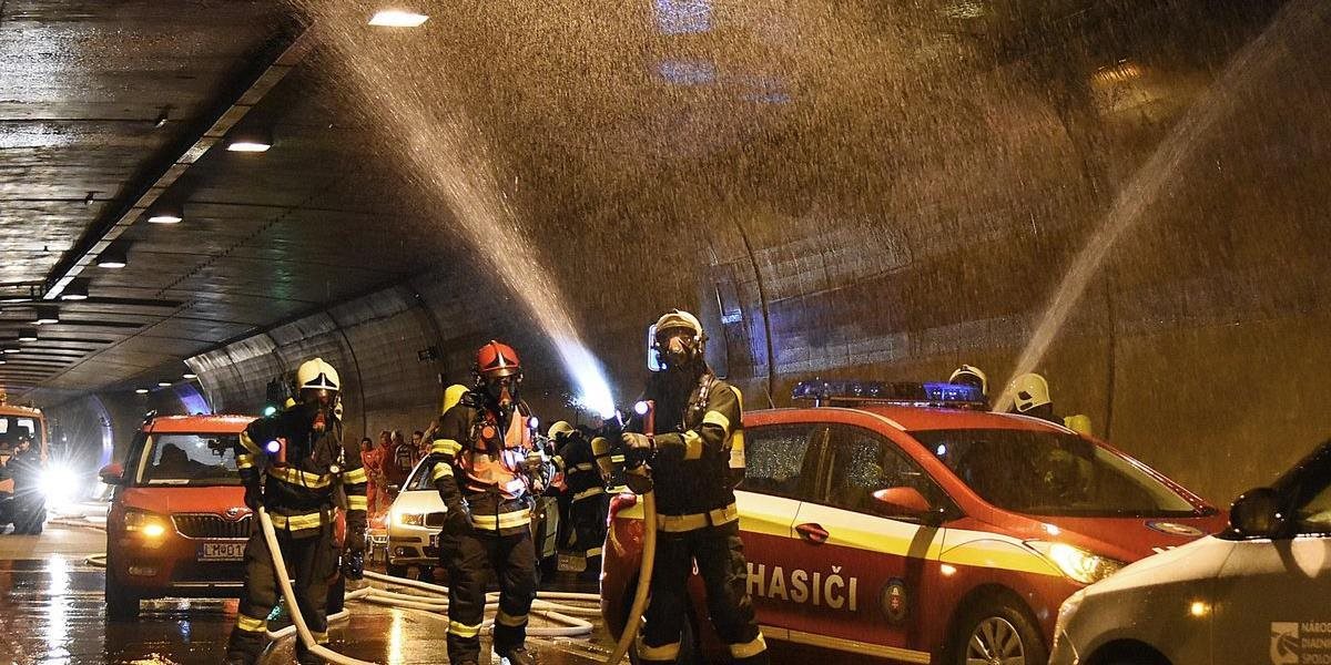 FOTO V tuneli Bôrik si vyskúšali zásah v prípade nehody cisterny