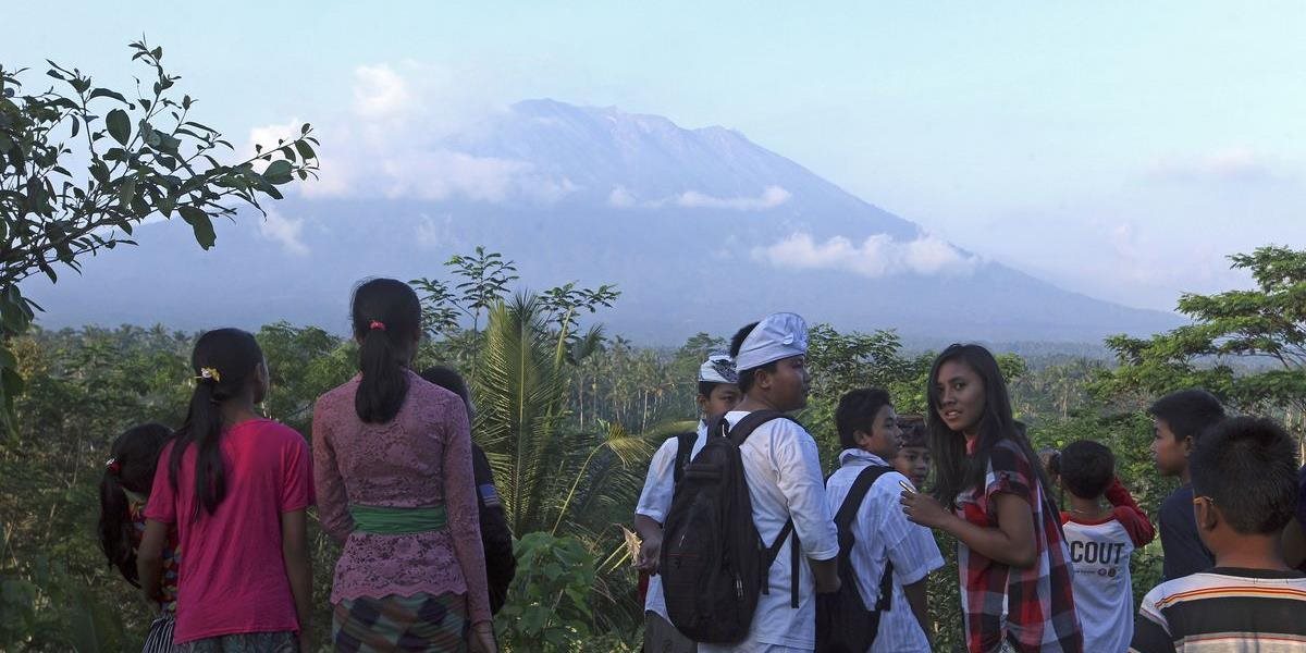 VIDEO Pred sopkou na Bali ušlo už takmer 50-tisíc ľudí