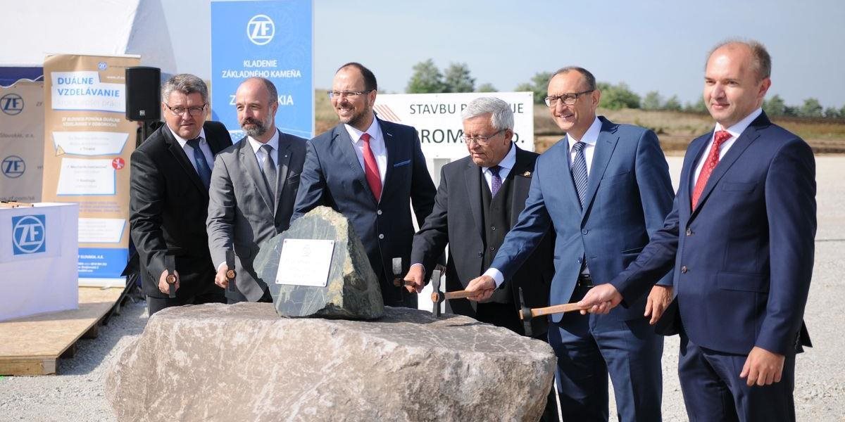 V Šahách slávnostne poklepali základný kameň nového výrobného závodu ZF Slovakia, zamestná 400 ľudí