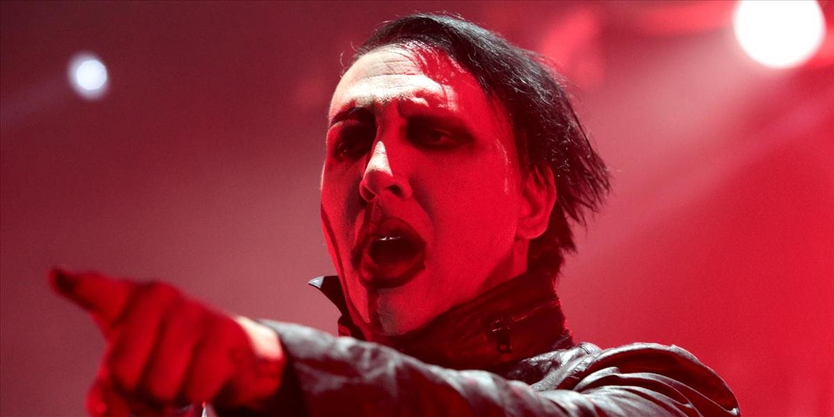 VIDEO Marilyn Manson je v nemocnici: Na speváka spadla obrovská rekvizita!