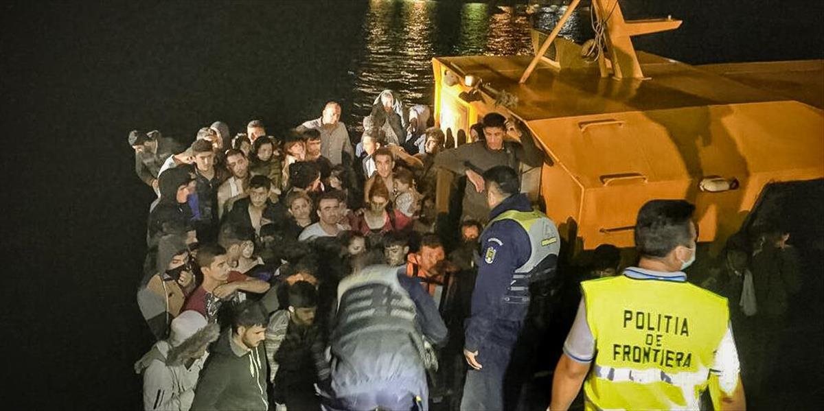 Grécka polícia zatkla prevádzačov, ktorí priviedli do EÚ 38 migrantov
