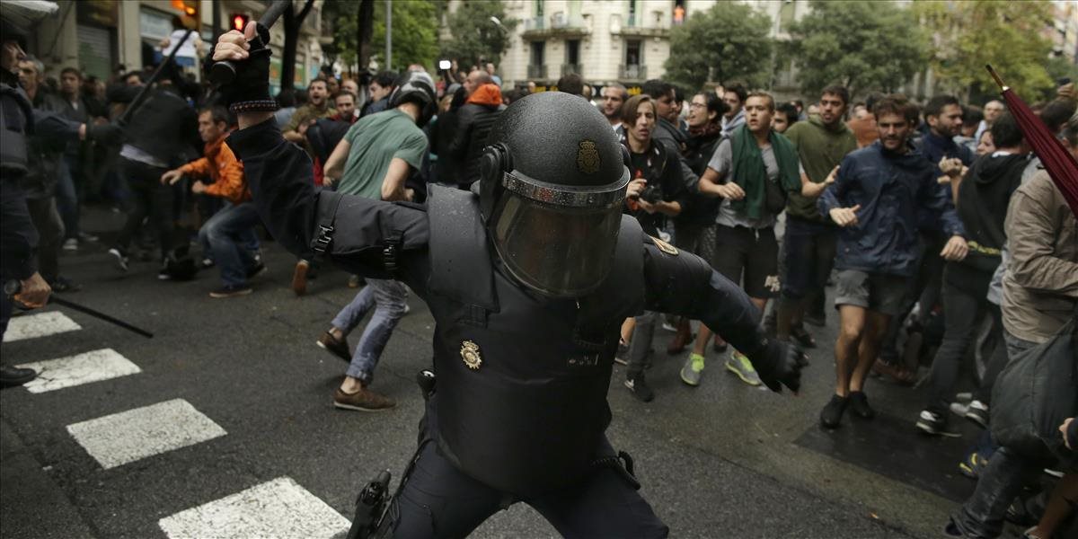 Pri násilnostiach v Katalánsku je už vyše 460 zranených, ozýva sa kritika zásahov