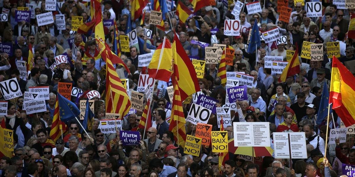 Nepokoje v Katalánsku tlačia kurz eura a španielskych akcií nadol