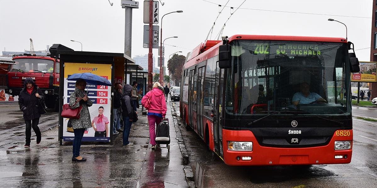 Doprava v Bratislave opäť kolabuje, MHD mešká do 60 minút