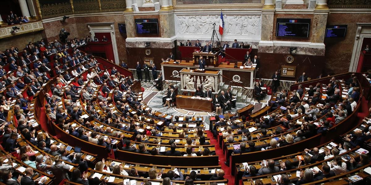 Francúzsky parlament prijal po útokoch prísny protiteroristický zákon