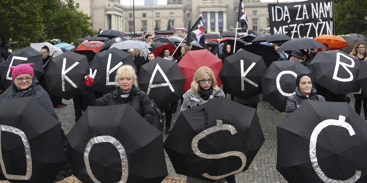 FOTO Poľky na výročie čiernych protestov žiadali rozšírenie reprodukčných práv
