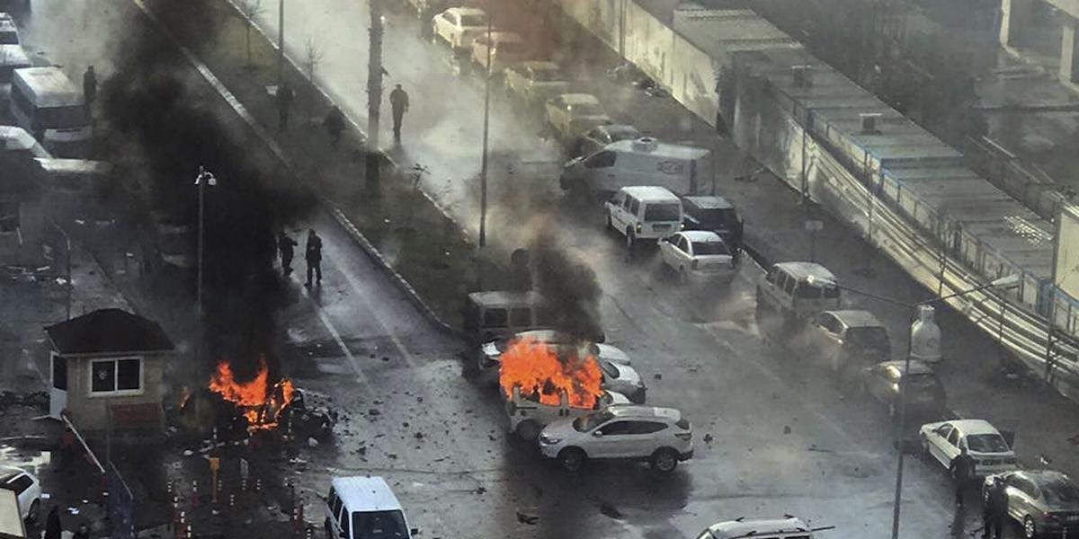 Výbuch bomby na juhovýchode Turecka si vyžiadal štyroch mŕtvych