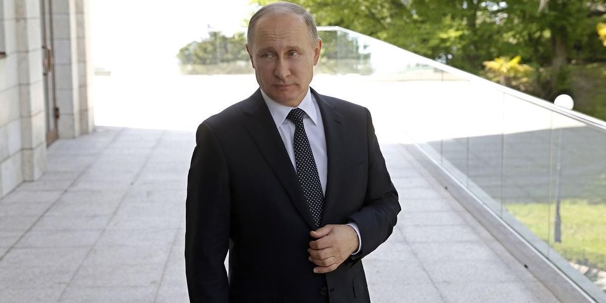 Prezident Putin nevylúčil dlhodobé zníženie ťažby strategickej suroviny