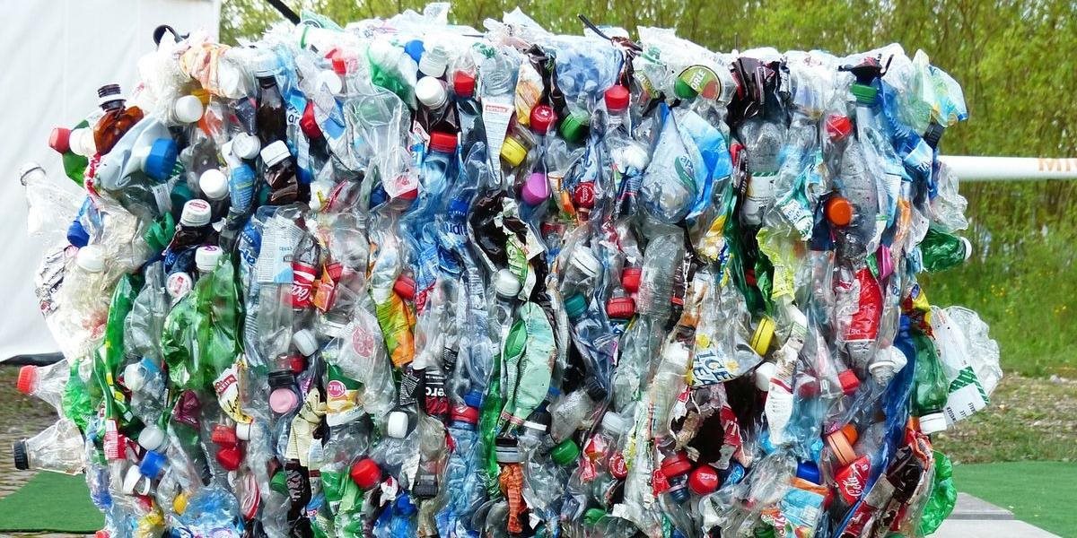 Britská vláda bude ľuďom platiť za recykláciu