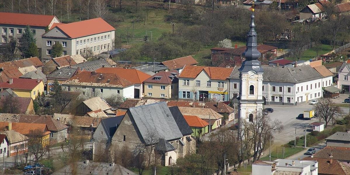 Polícia vyšetruje napadnutie ženy v obci Plešivec, zraneniam podľahla