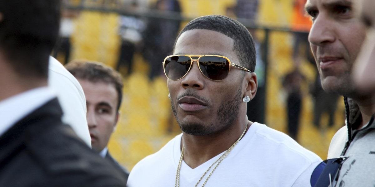 Speváka Nellyho zatkli pre obvinenie zo znásilnenia