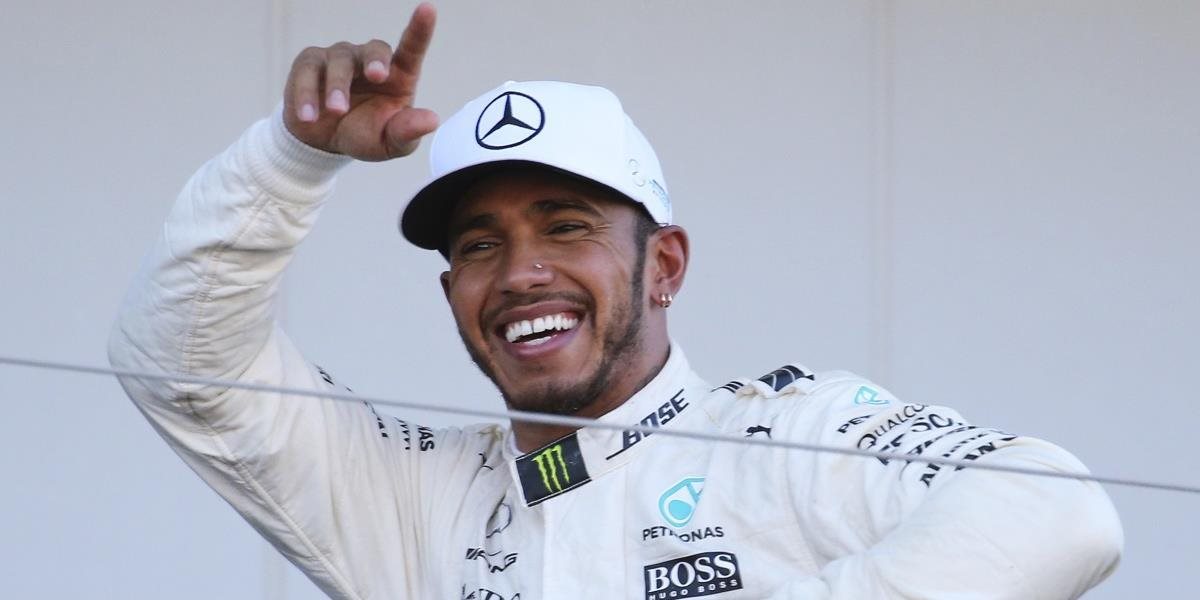 Hamilton sa stal víťazom nedeľňajšej Veľkej ceny Japonska formuly 1