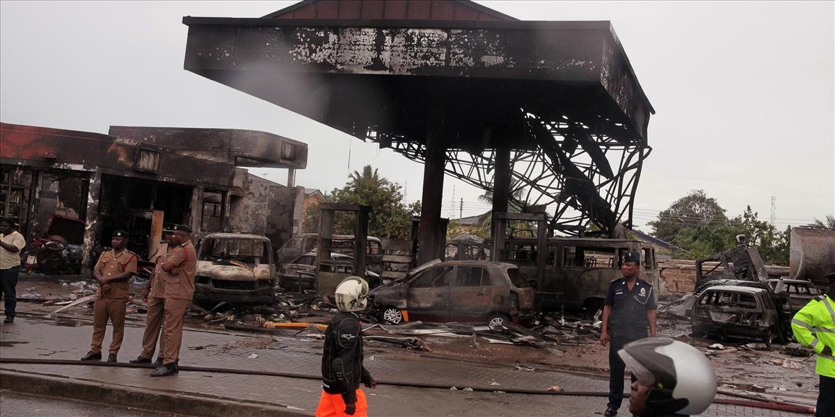 Najmenej 7 ľudí zahynulo pri výbuchoch na benzínovej stanici v Akkre