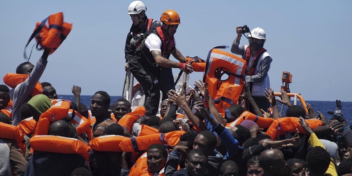 V Grécku zadržali osem prevádzačov, ktorí prevážali desiatky migrantov