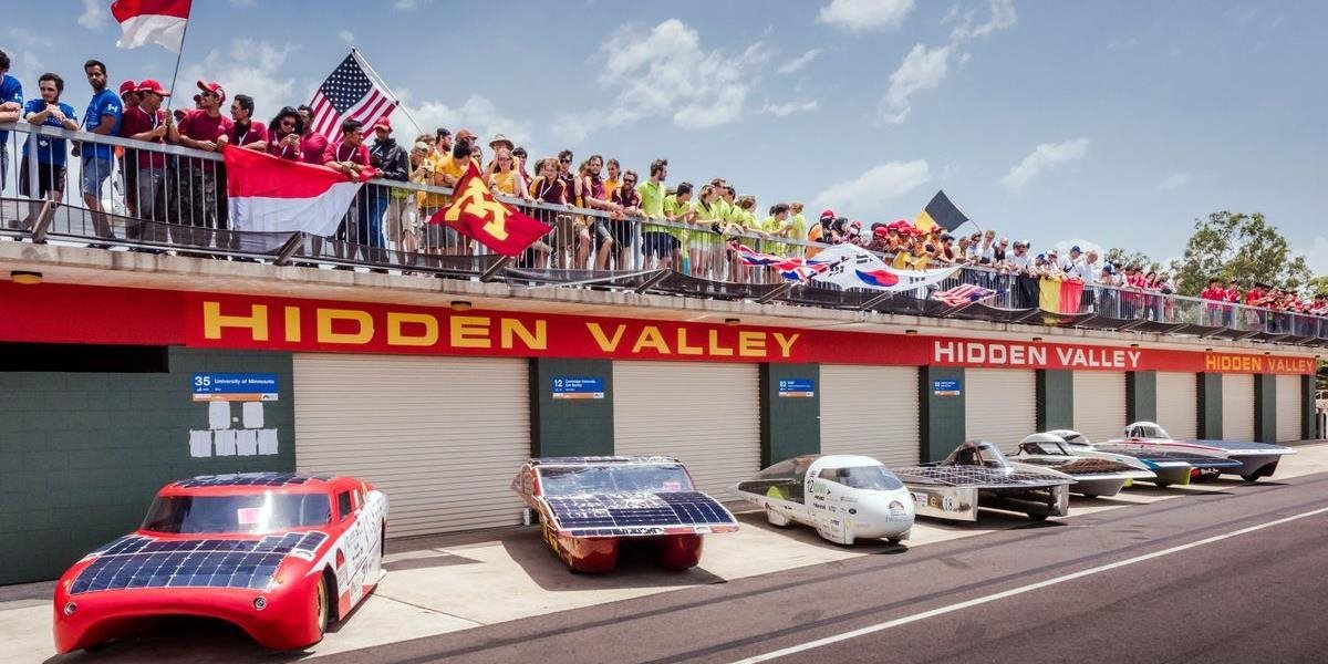 FOTO+VIDEO V Austrálii sa začali preteky solárnych automobilov